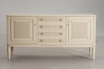 SIDEBOARD, gustaviansk stil. 1900-talets andra hälft.