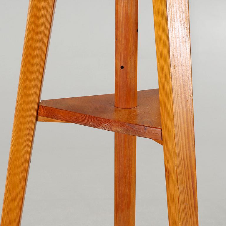 A sculpting table from the mid 20th century.