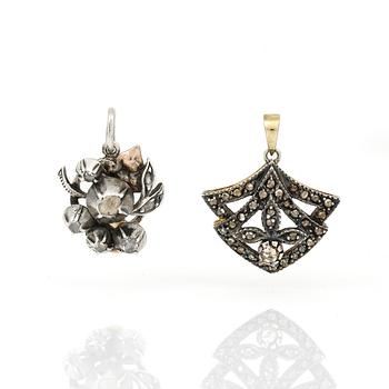 HÄNGEN, 2 st, 18K guld och silver med rosenslipade diamanter. Total vikt 5,65 g.