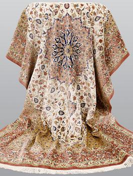 A silk Qum carpet, ca 295 x 195 cm.