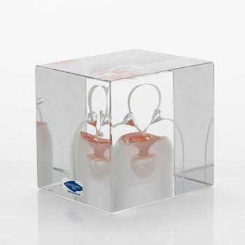 Oiva Toikka, årskub, signerad Oiva Toikka, Nuutajärvi 1985, numrerad 668/2000.