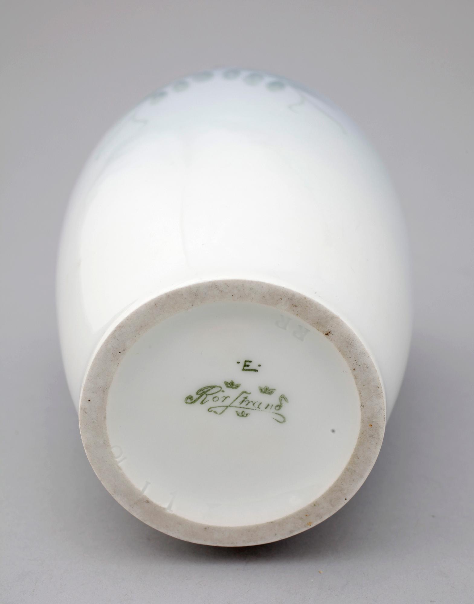 VAS, porslin, jugend, Astrid Ewerlöf Rörstrand, 1900-talets början.