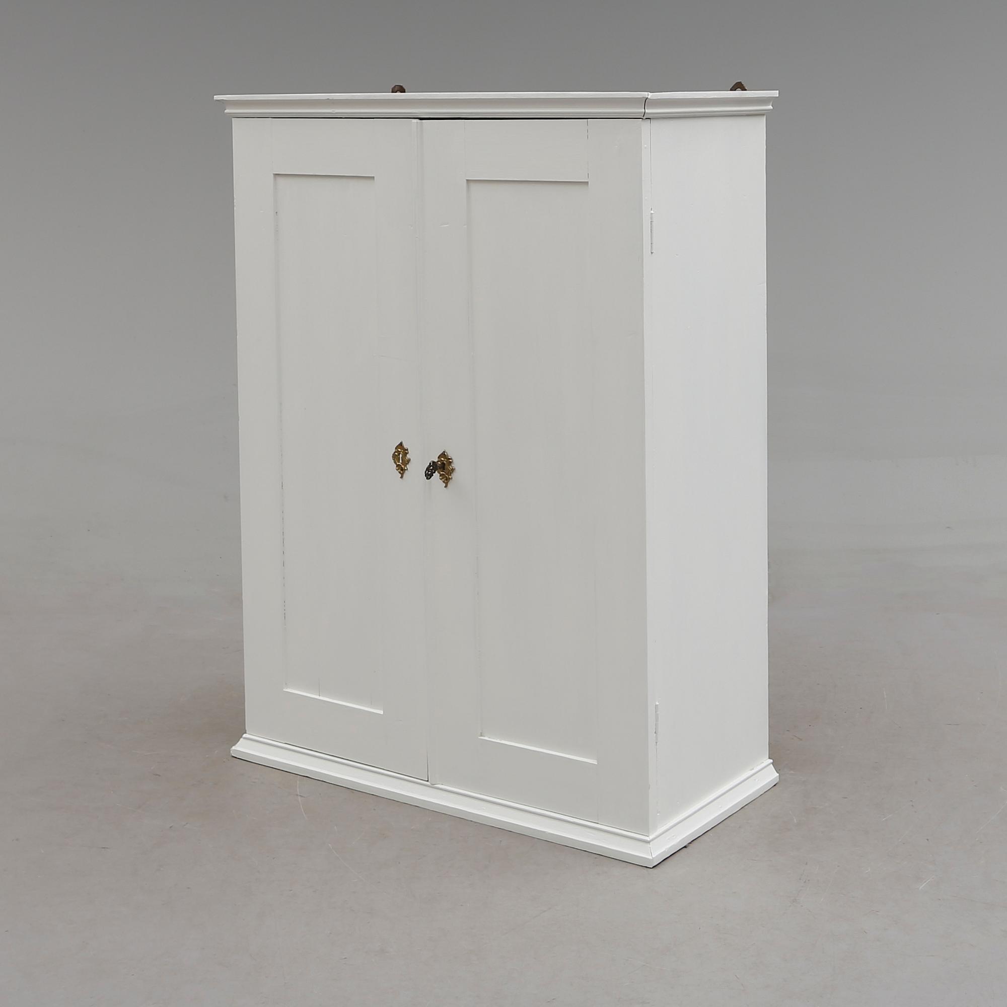 HÄNGSKÅP, 1800-talets andra hälft.