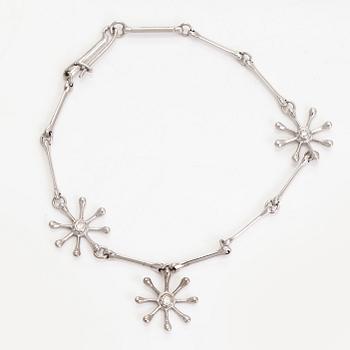 Kalevala Koru, an 18K white gold 'Polaris' bracelet with brilliant-cut diamonds, Kirsti Doukas, 2009.