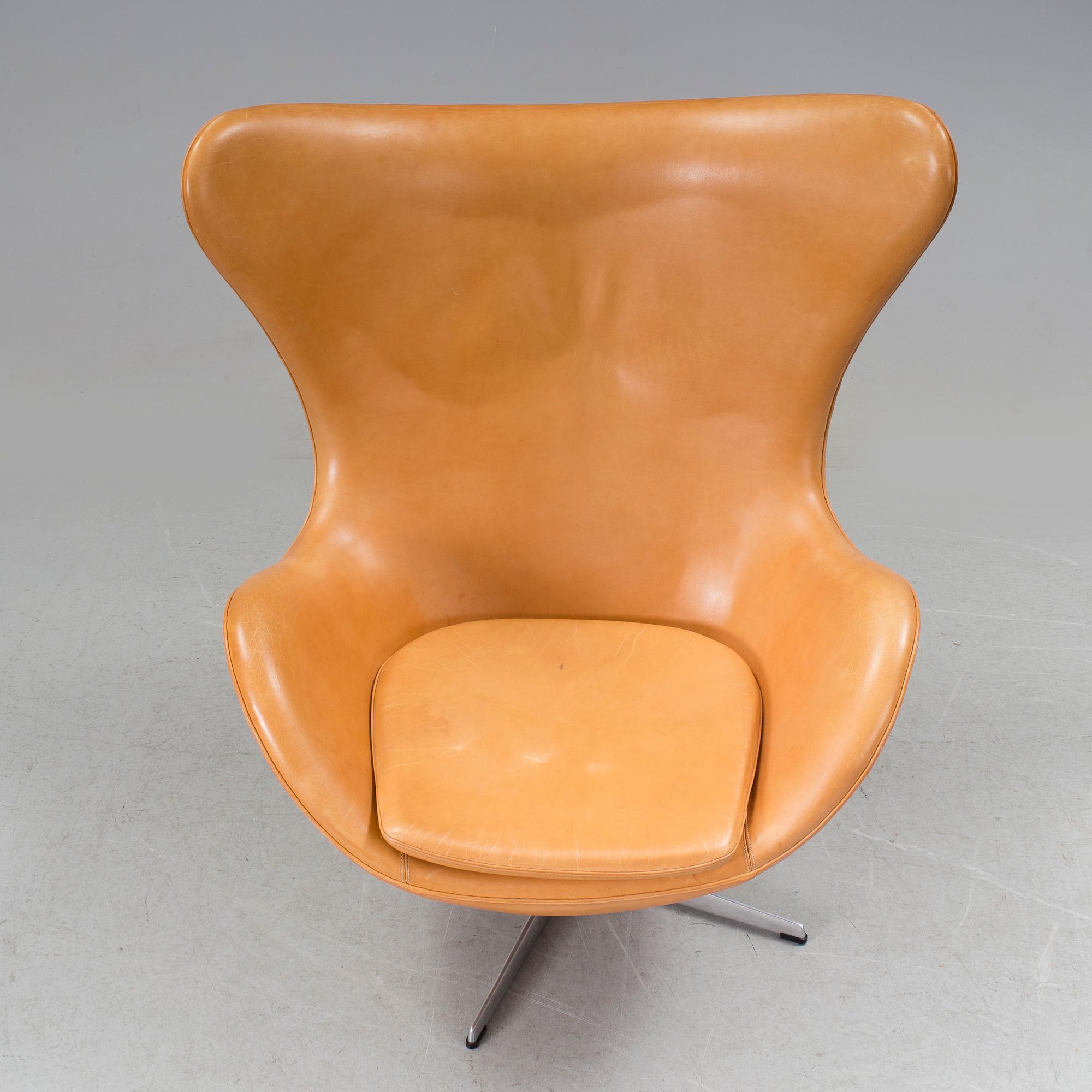 ARNE JACOBSEN, a "Egg" chair Fritz Hansen Denmark 1999.