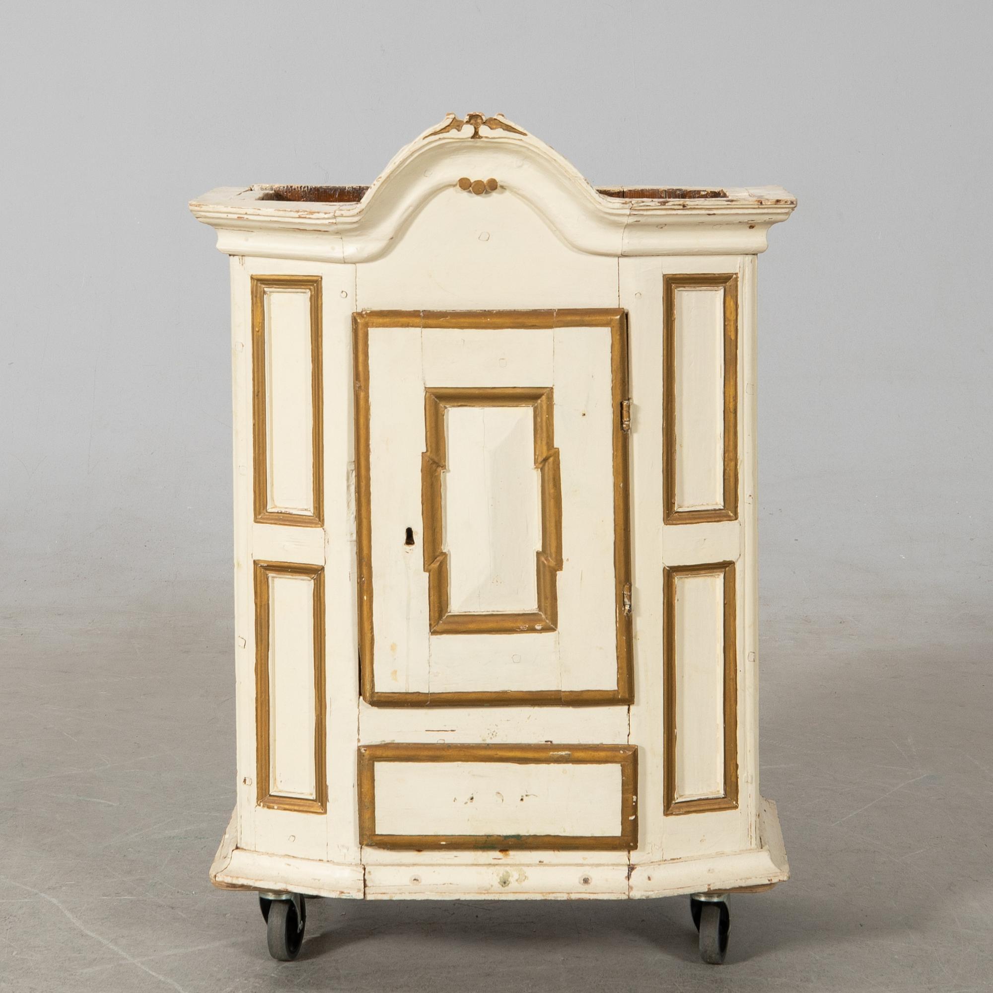 Väggskåp, 1700-tal.