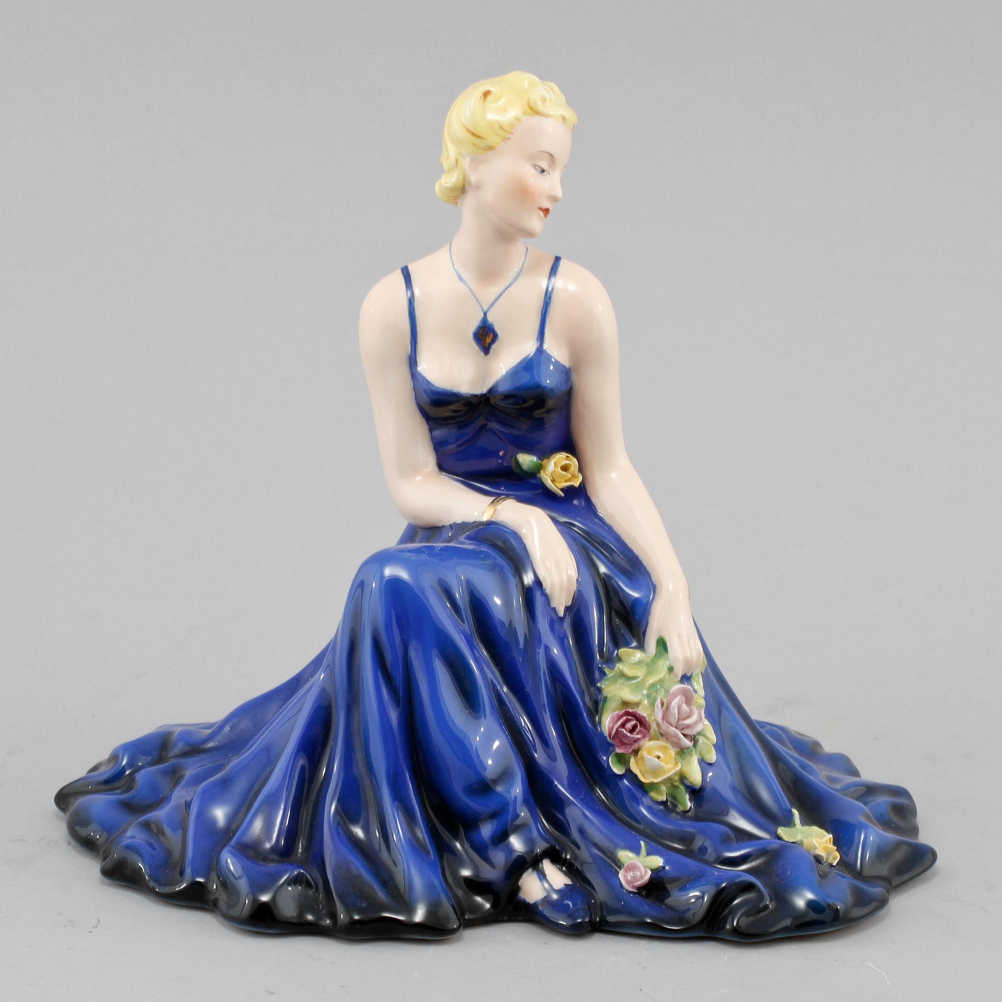 FIGURIN, porslin, Royal Dux, omkring 1900-talets andra kvartal.