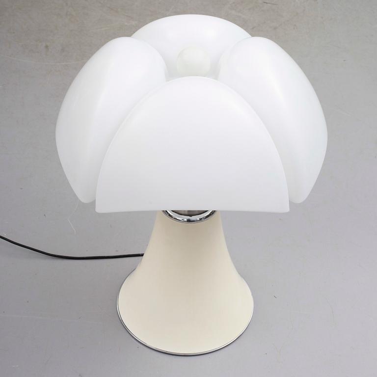 BORDSLAMPA, "Pipistrello", Gae Aulenti för Martinelli Luce, formgiven 1965.
