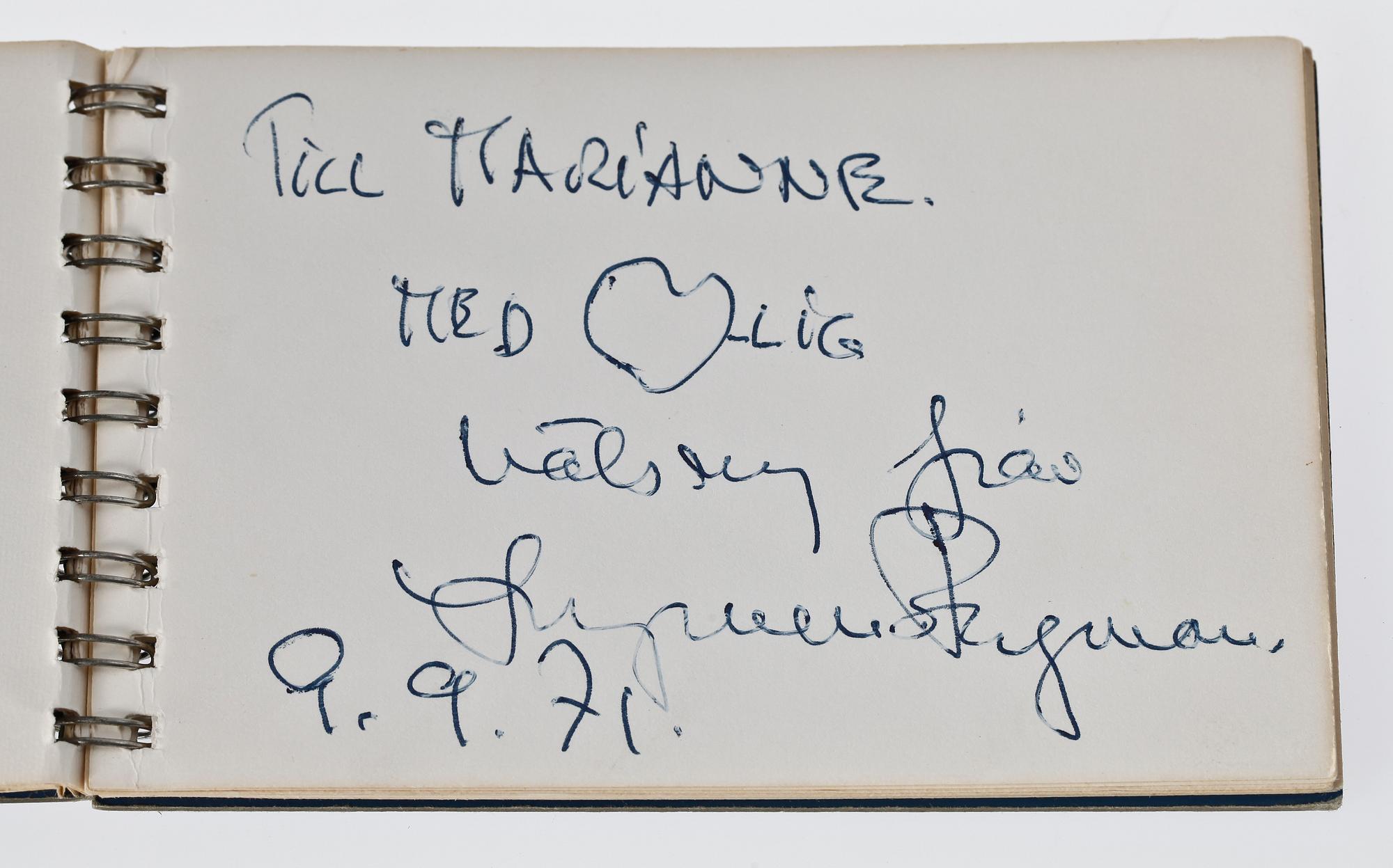 AUTOGRAFHÄFTE, från inspelningen av "Viskningar och rop" av Ingmar Bergman 1971.
