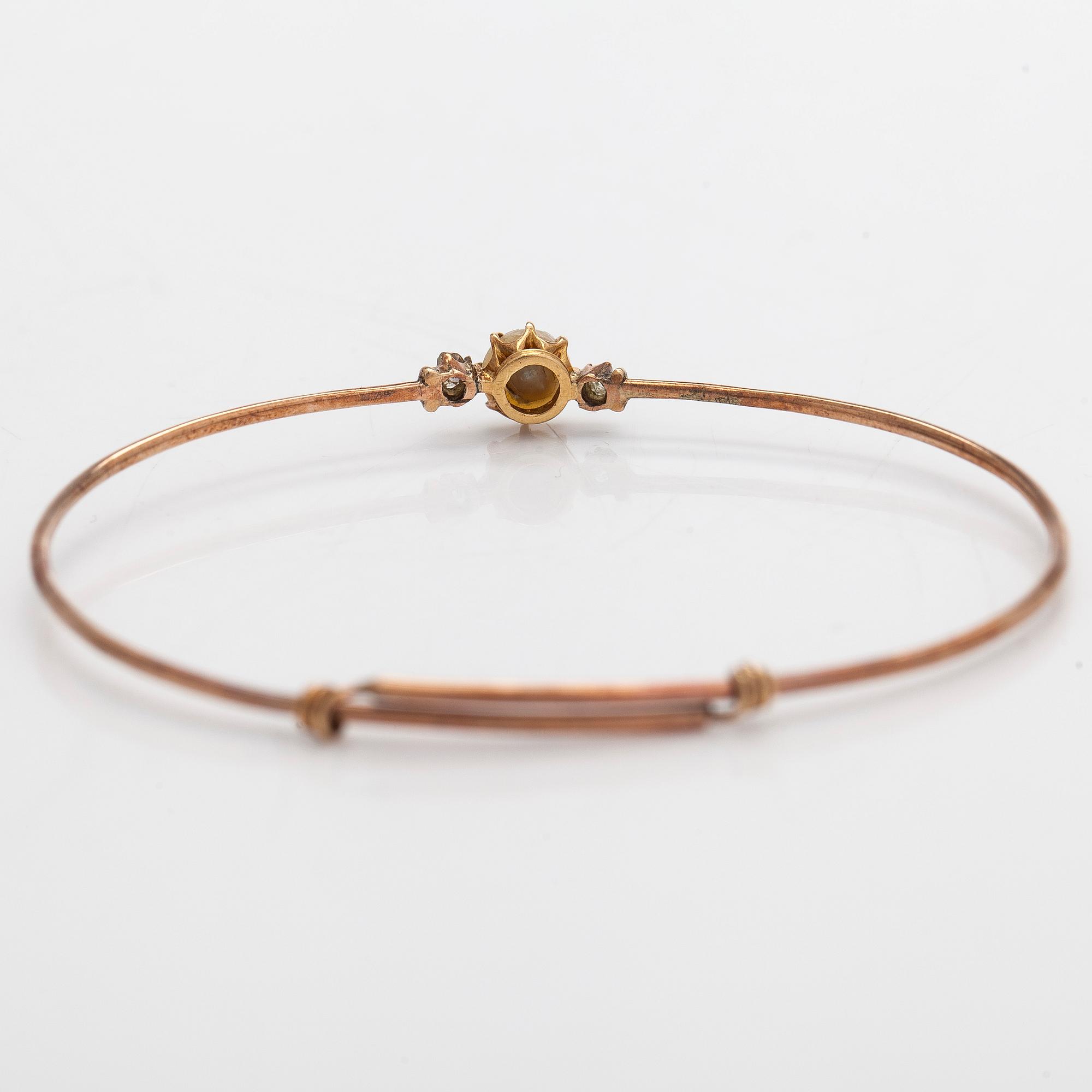 Rannekoru, n. 10K kultaa, viljelty helmi ja vanhahiottuja timantteja.