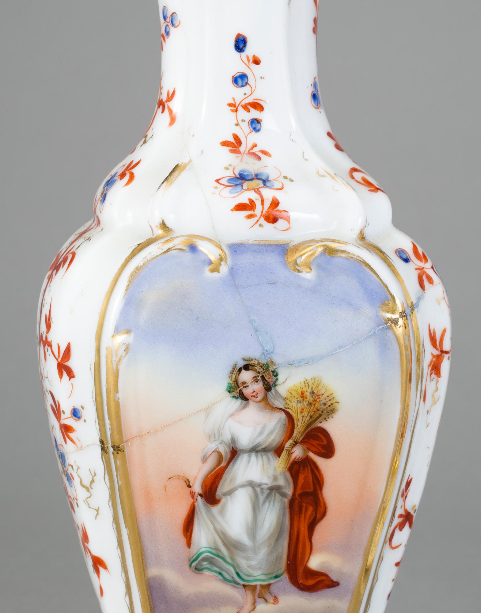 VASER, ett par, porslin, sent 1800-tal.