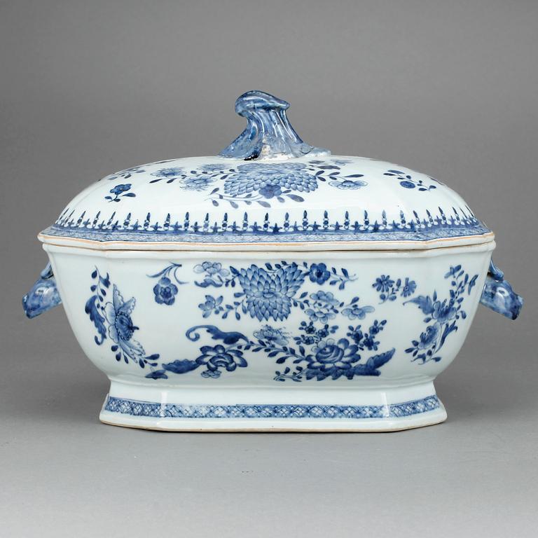 TERRIN, porslin, Kina, Qianlong 1736-95.