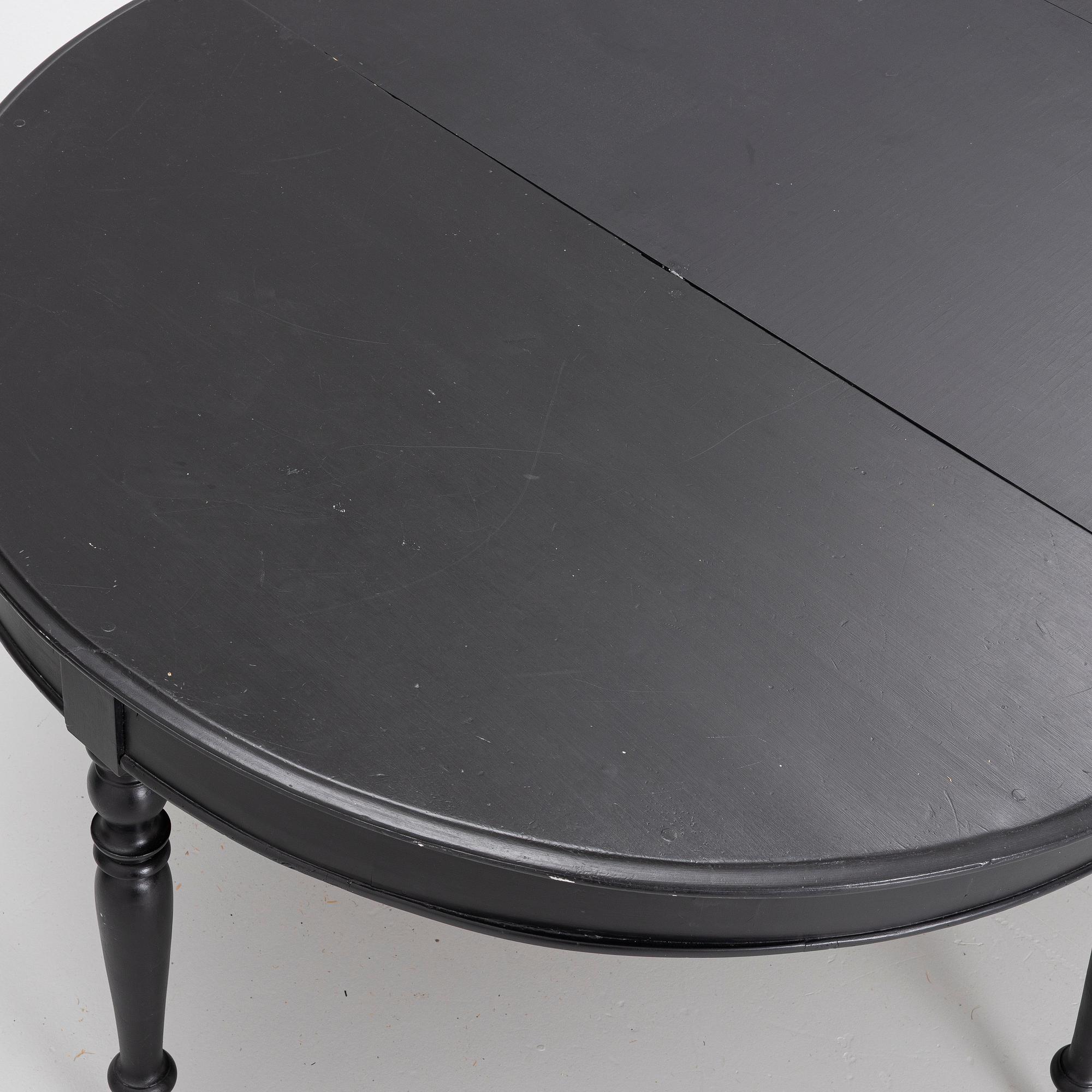 Dining table, second half of the 19th century.