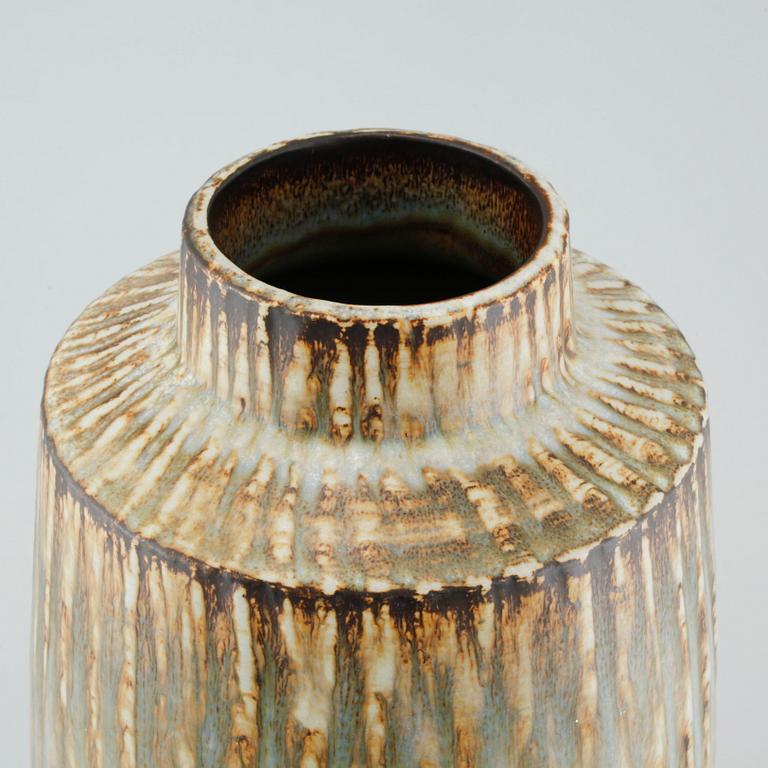 GUNNAR NYLUND, golvvas, stengods, "Rubus", Rörstrand, 1900-talets andra hälft.