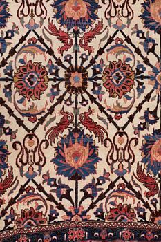 A CARPET, A SEMI-ANTIQUE VERAMIN, ca 318 x 210,5-212 cm.