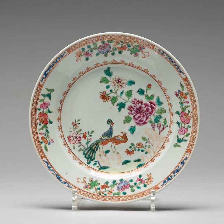 TALLRIKAR, sex stycken, samt FAT, kompaniporslin. Qingdynastin, Qianlong (1736-95).