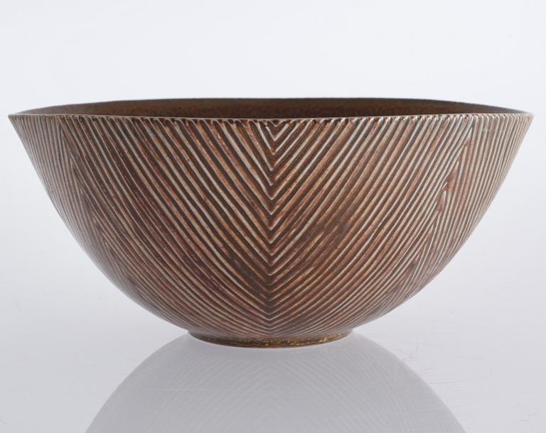 Stoneware bowl by Axel Salto, Royal Copenhagen, incised signature, around mid 20th century.