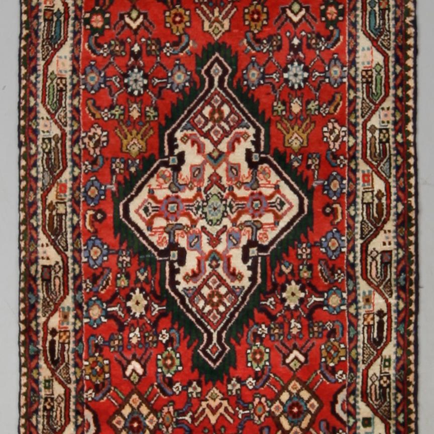 MATTA, Hamadan, ca 335 x 83 cm.