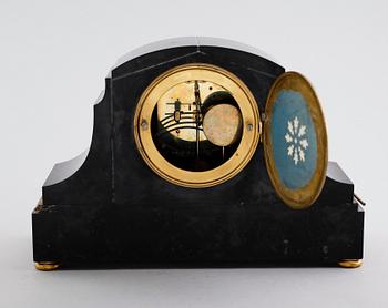 BORDSPENDYL, 1900-talets första hälft.