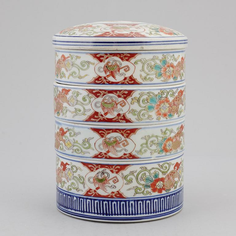 A Japanese four plan imari food bowls with cover, 19th century.