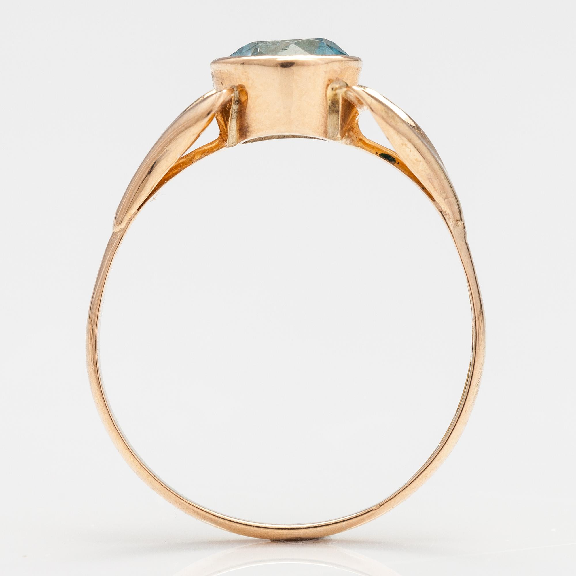A 14K gold ring with a blue zircon. Helle Väinö, Turku 1960.