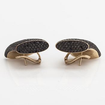 Vhernier, A pair of 18k gold "Fibula" earrings with black diamonds ca. 8.86 ct in total. Milano.