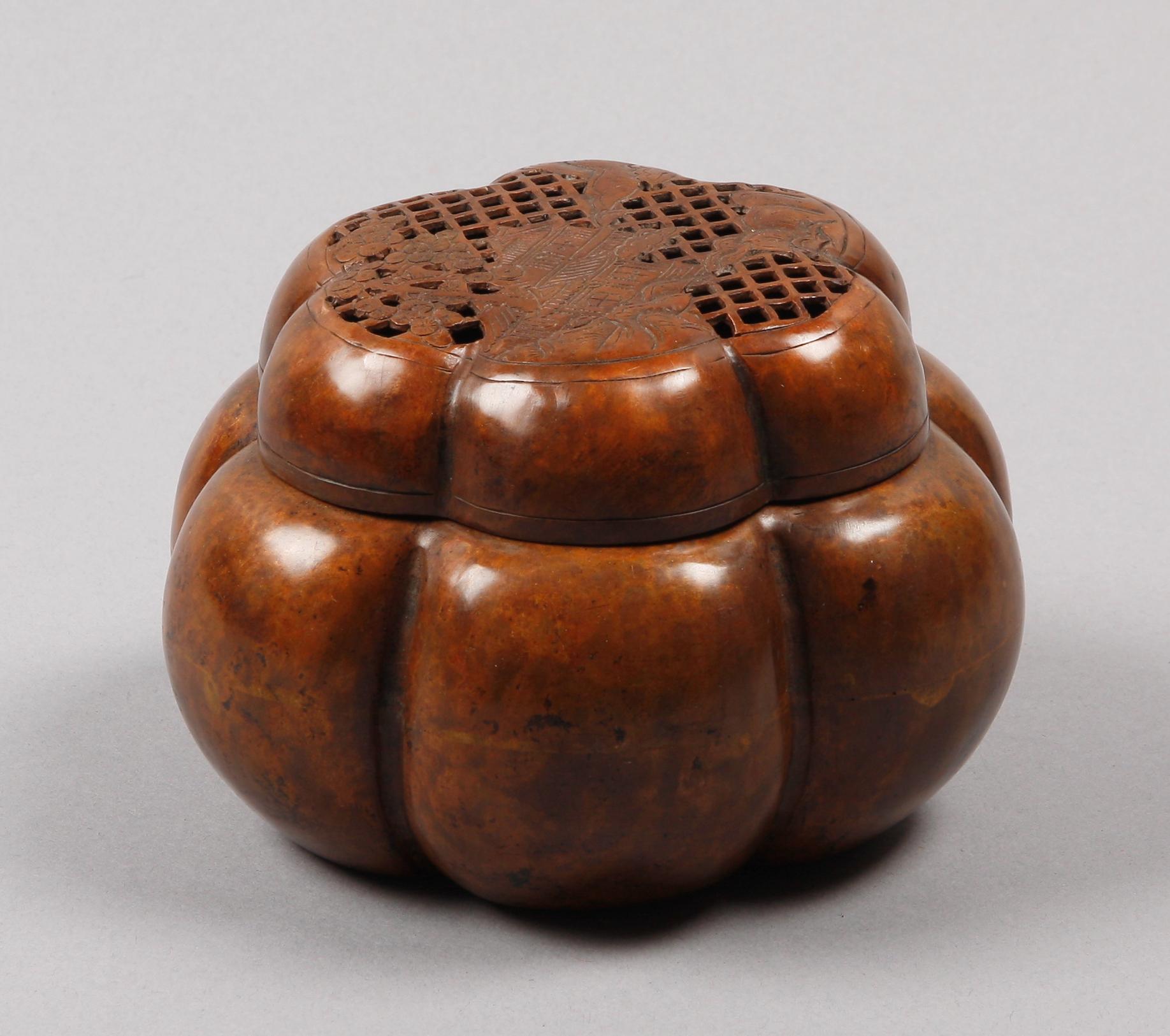 ASK MED LOCK, koppar. Kina 1900/2000-tal.