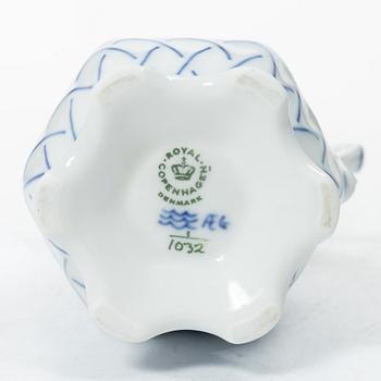 Royal Copenhagen, kaffeservis, 11 delar, porslin, "Musselmalet", mestadels helblonde, Danmark,