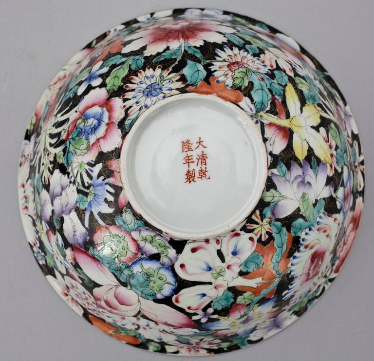 SKÅL, porslin, Qianlong, Kina, 1700-tal. Undertill märkt.