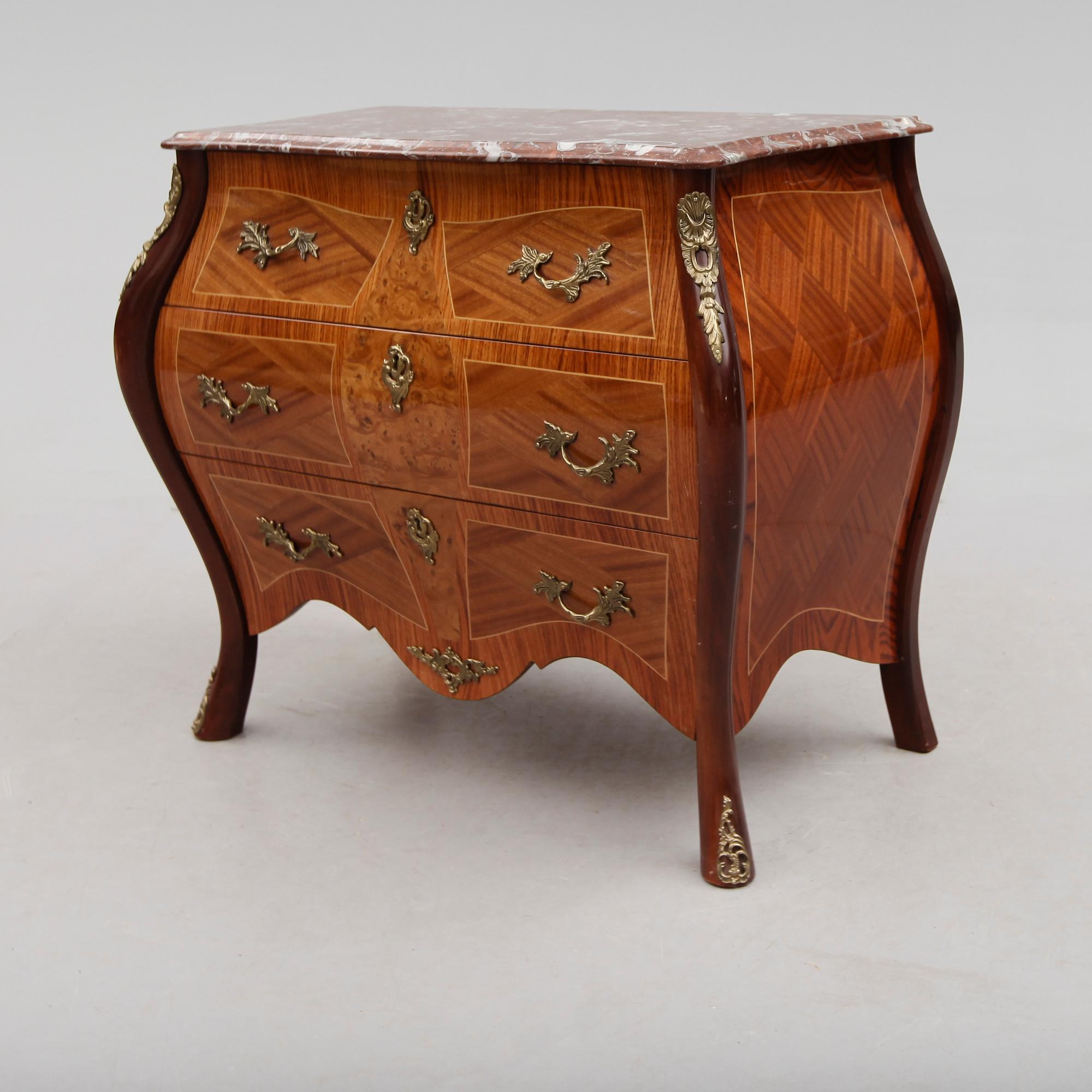 BYRÅ, rokokostil, 1900-talets andra hälft.