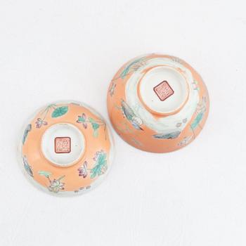 A 'mandarin duck' porcelain cup with cover, Qing dynasty, Daoguang seal mark.