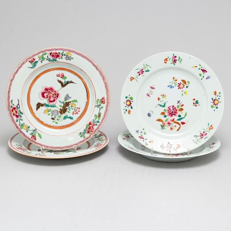 A set of four (2+2) famille rose dinner plates, Qing dynasty, Qianlong (1736-95).