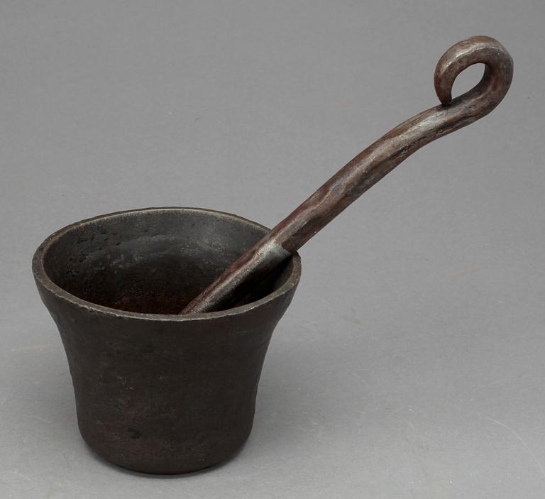 MORTEL med STÖT, malm, 1700-tal.