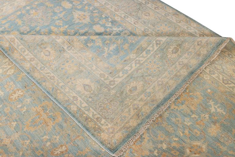 An Ushak carpet, c. 292 x 241 cm.