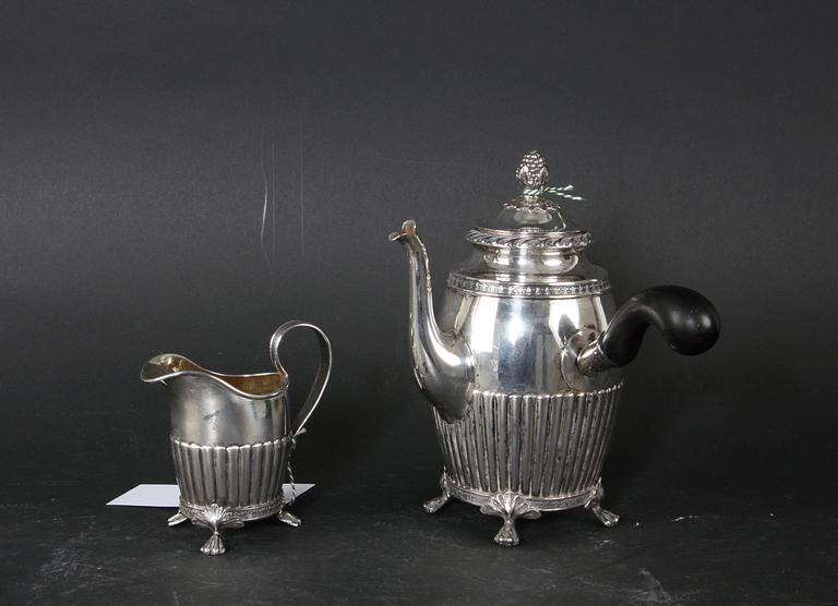 KAFFEKANNA OCH MJÖKKANNA, silver, Möllenborg Stockholm 1919.