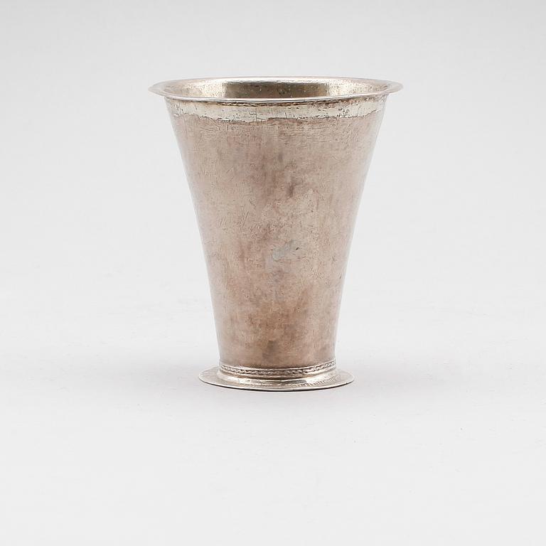 BÄGARE, silver, möjligen Johan Bergman, Luleå 1788-1838. Vikt 40 gram.