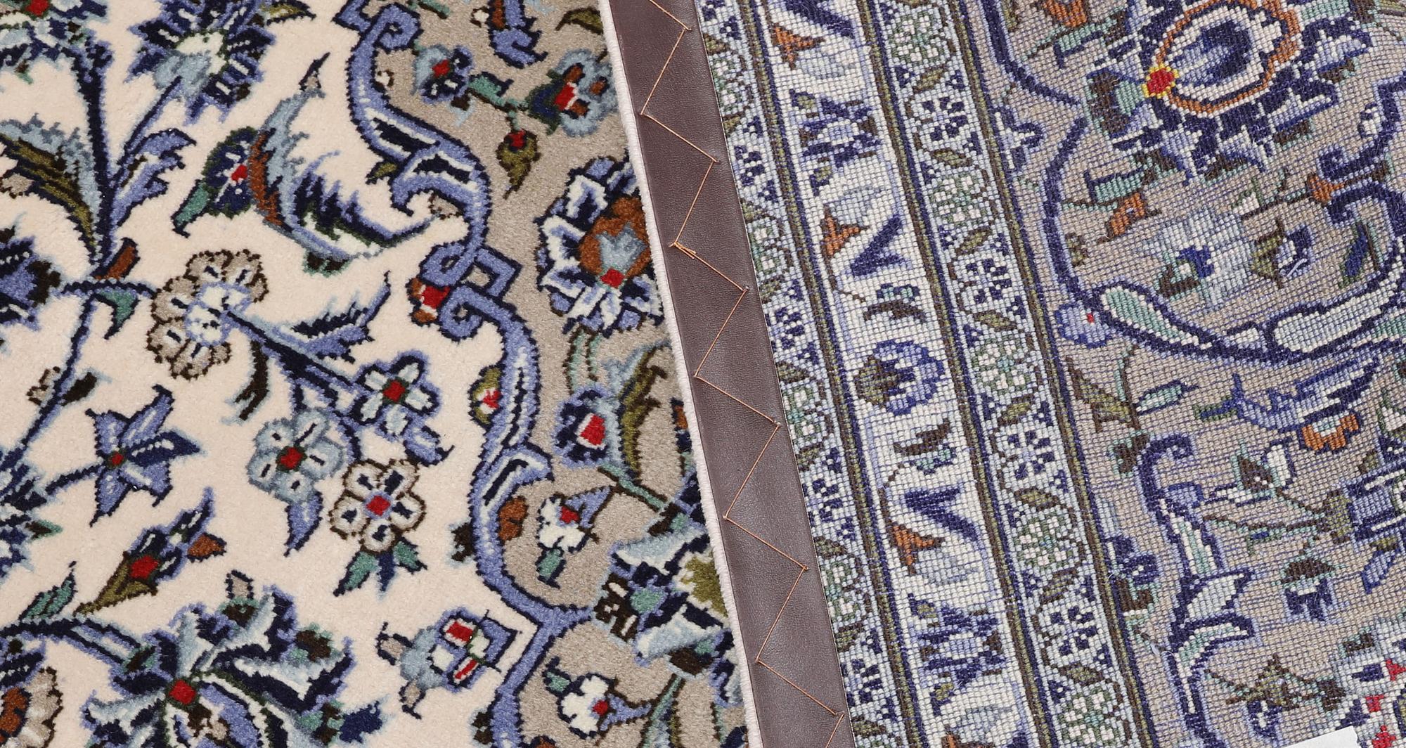 A Keshan carpet, approx. 343 x 253 cm.