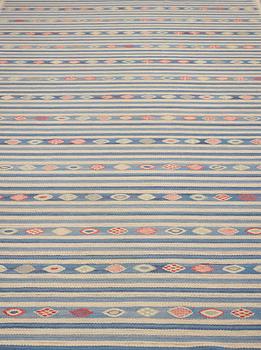 Barbro Nilsson, MATTA, "Blåbär, ljus", gobelängteknik, ca 381,5 x 202,5  cm, signerad AB MMF BN.