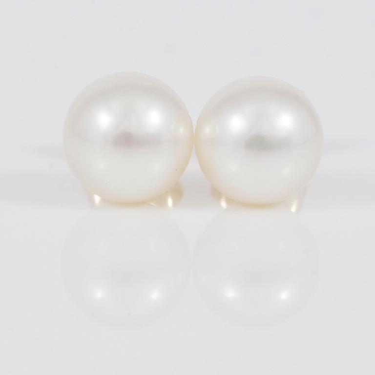 ÖRHÄNGEN, 1 par, vittonade odlade pärlor.