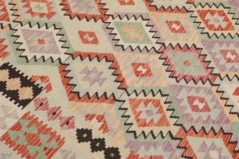 A Kilim carpet, approx. 293 x 202 cm.