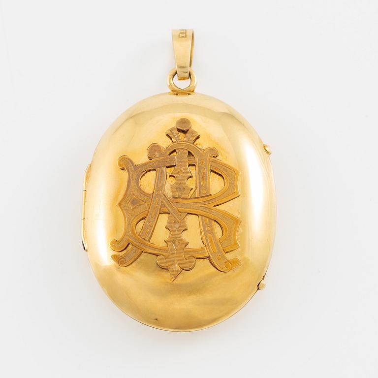 Medallion with monogram 18K gold.