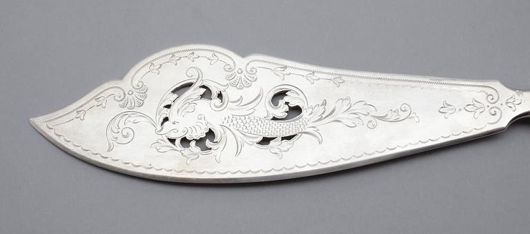 FISKSPADE, silver, Ryssland, 1900-talets första hälft. Vikt ca 143 gram.