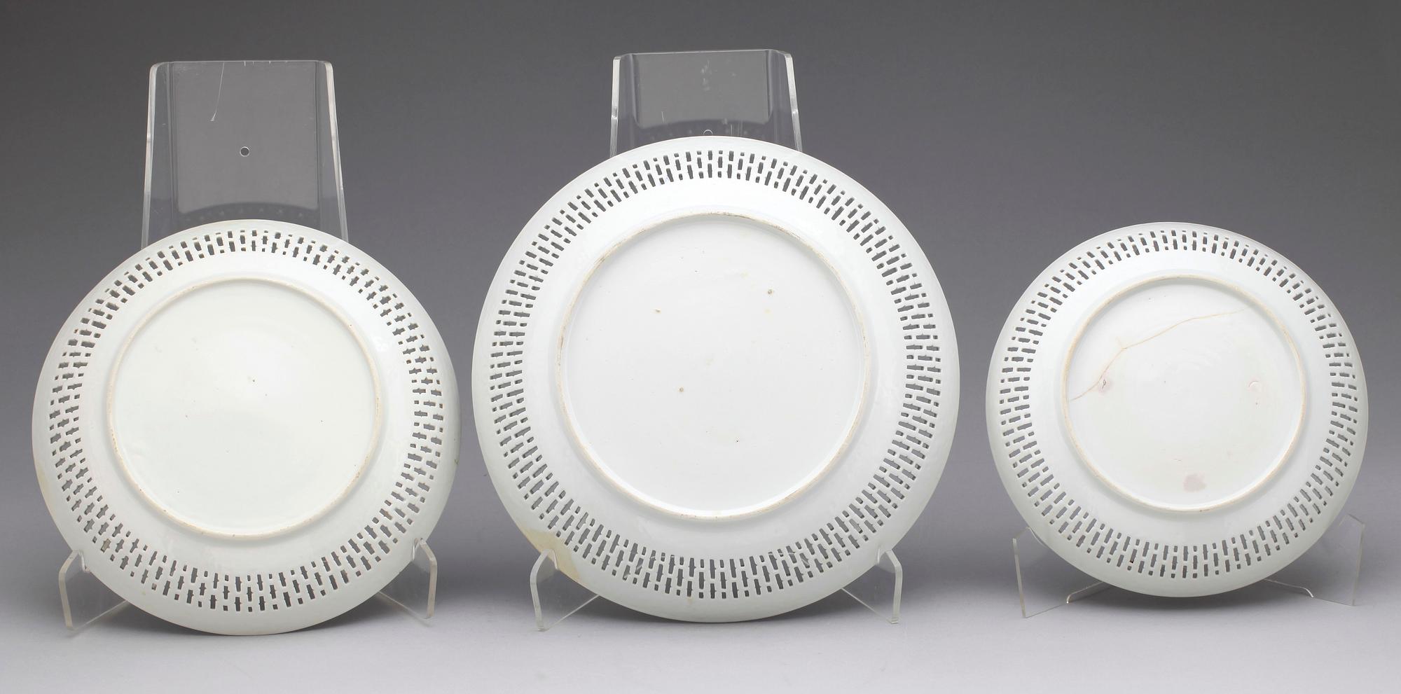 SKÅLFAT, 3 st, porslin, Jiaqing, Kina omkring 1800.