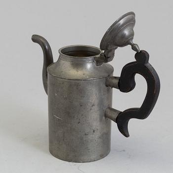 A 17TH/18TH CENTURY PEWTER CHOCOLATE POT.