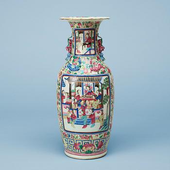 A famille rose vase, late Qing dynasty.