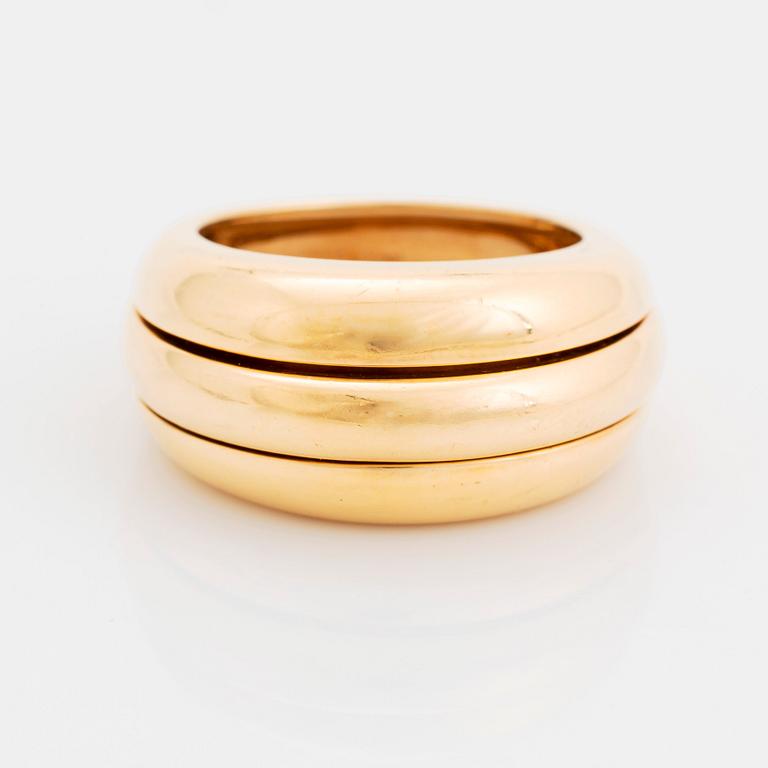 An 18K gold Cartier ring.