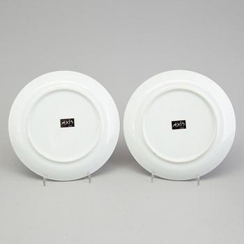 A set of 6 dinnerplates and two small plates and a serving tray depicting Tintin, Axis, France.