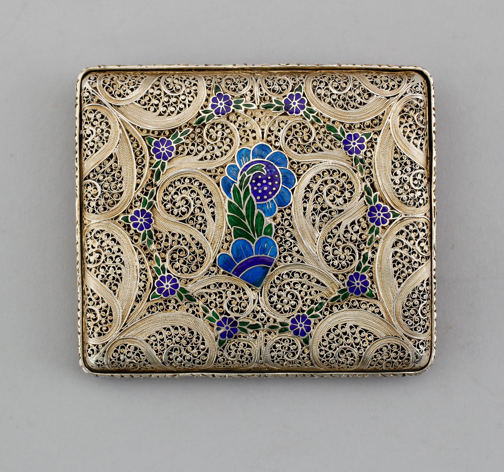 CIGARETTETUI, silver, 1900-talets första hälft. Vikt ca 86 gram.