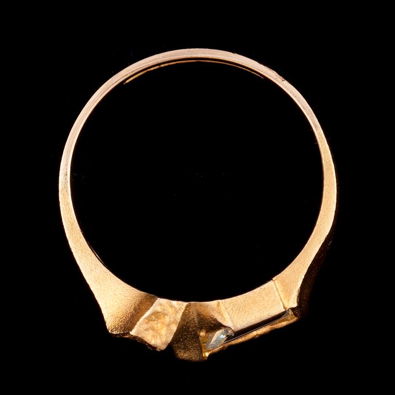RING, guld 14K, akvamarin,  Björn Weckström Lapponia 1985. Vikt 4 g.
