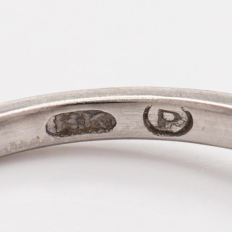 Ring, briljantslipad diamant ca 1,80 ct, platina.